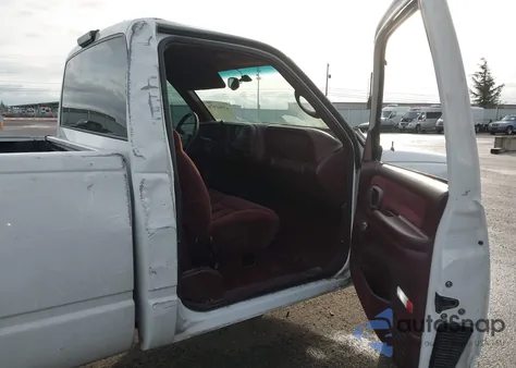 1998 Chevrolet K1500 Fleetside z USA, uszkodzony, nr VIN 1GCEK14R7WZ153039